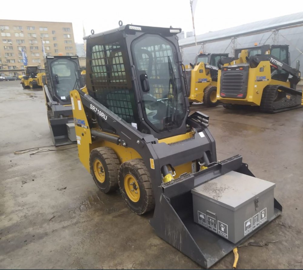 Мини-погрузчик XCMG SR710RU